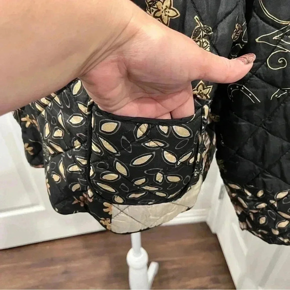 Reversible Quilted floral button front Jacket 100% silk with pockets - Picture 5 of 15